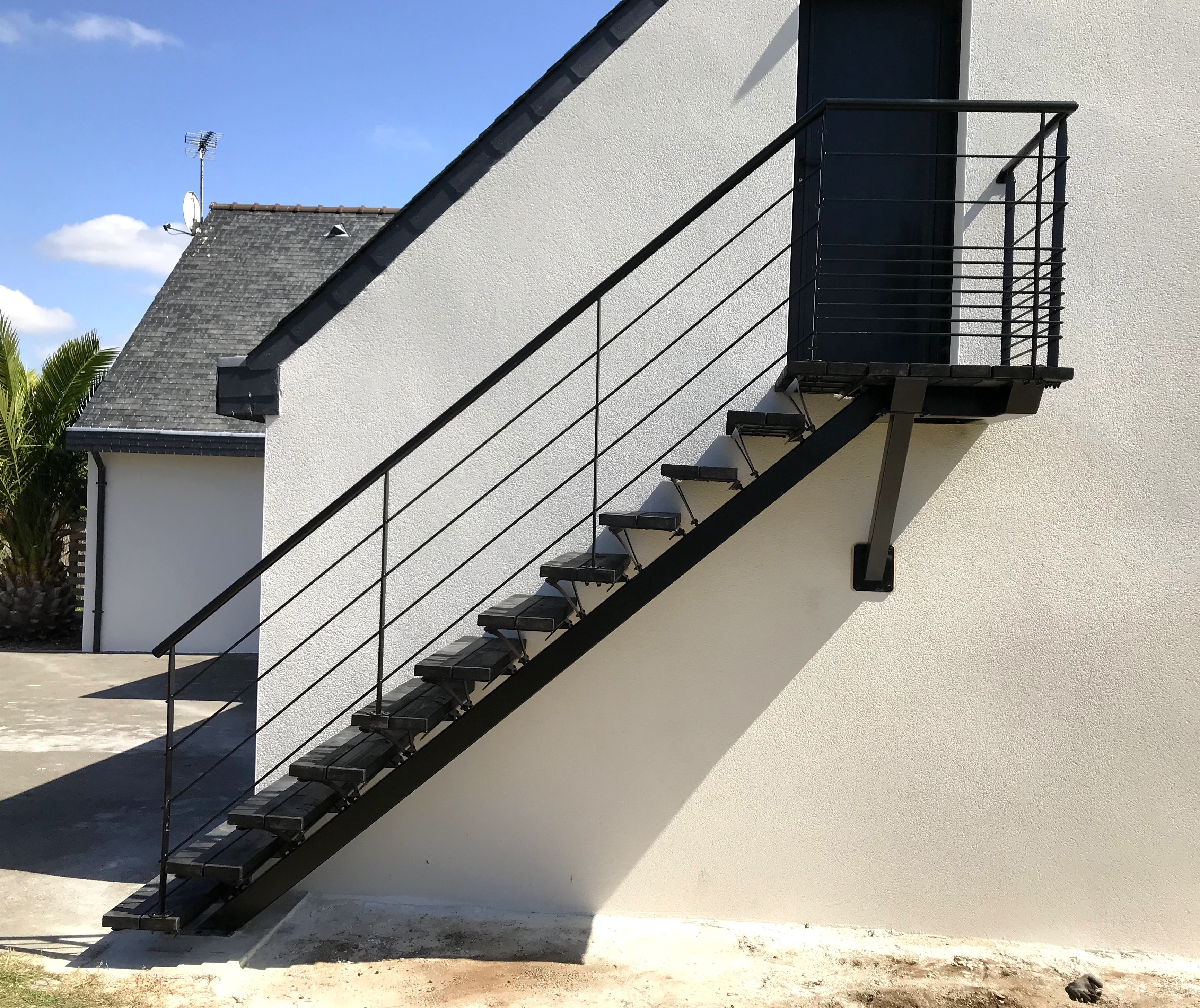 Escalier extérieur - Balcon suspendu - AMC