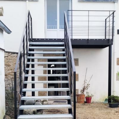 Balcon sur pilotis