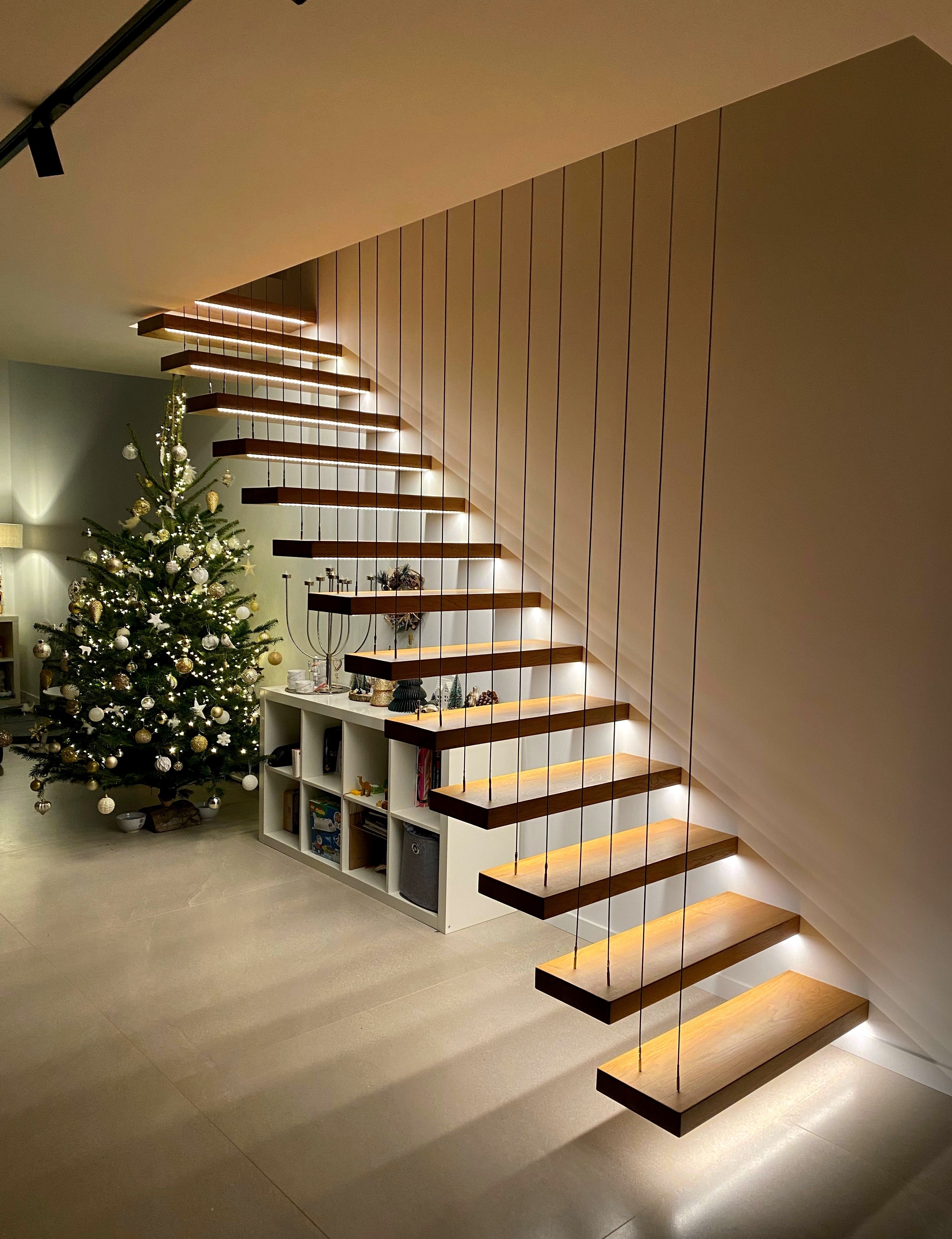 Escalier sur marches suspendues - Art Métal Concept