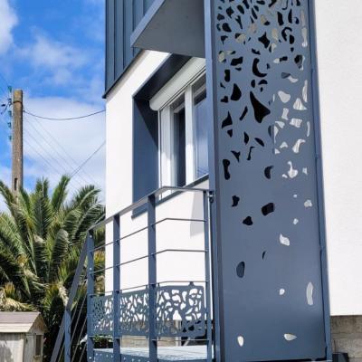 Balcon sur pilotis