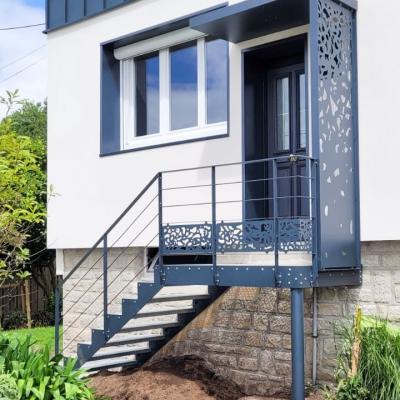 Balcon sur pilotis