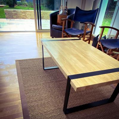 Table basse sur plats acier
