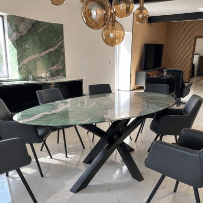 Table à manger - Pieds entrecroisés