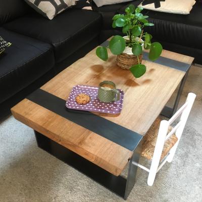Table basse sur plats acier