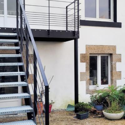 Balcon sur pilotis
